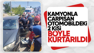 Akyazıda feci kaza 2 yaralı