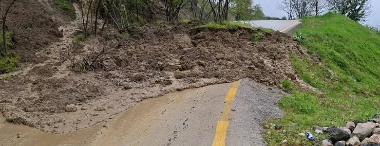 Akyazı’da Heyelan Alarmı: Muhtardan evden çıkmayın uyarısı