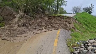 Akyazı’da Heyelan Alarmı: Muhtardan evden çıkmayın uyarısı