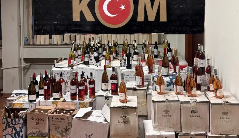 Akyazı’da iş yerine baskın: Binlerce kaçak içki ele geçirildi