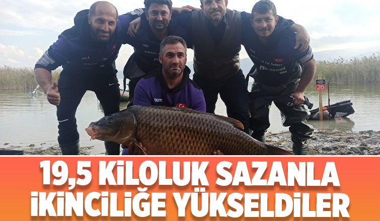 Akyazılı balıkçılar 19,5 kiloluk sazan yakaladı