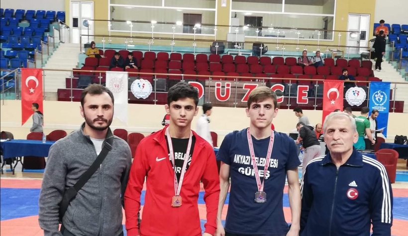 Akyazılı güreşçiler Milli takıma çağrıldı