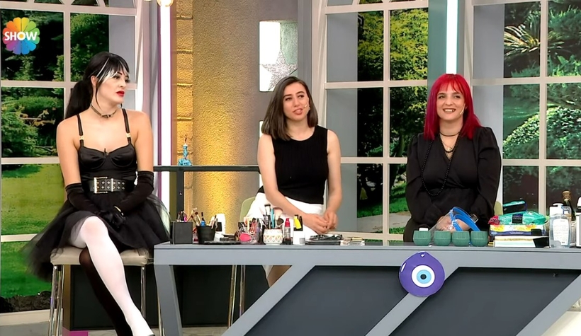 Akyazılı iki kadın kuaför Kuaförüm Sensin'de