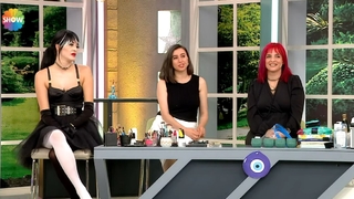 Akyazılı iki kadın kuaför Kuaförüm Sensin'de