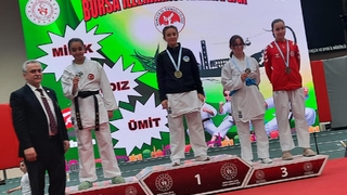 Akyazılı karateciler Bursa'dan 6 madalya ile döndü