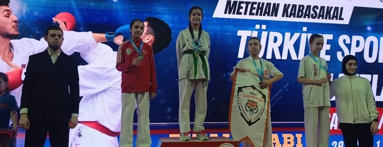 Akyazılı karatecilerden büyük başarı