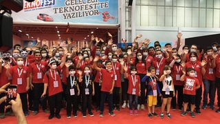 Akyazılı öğrenciler projelerini Cumhurbaşkanı Erdoğan'a anlattı