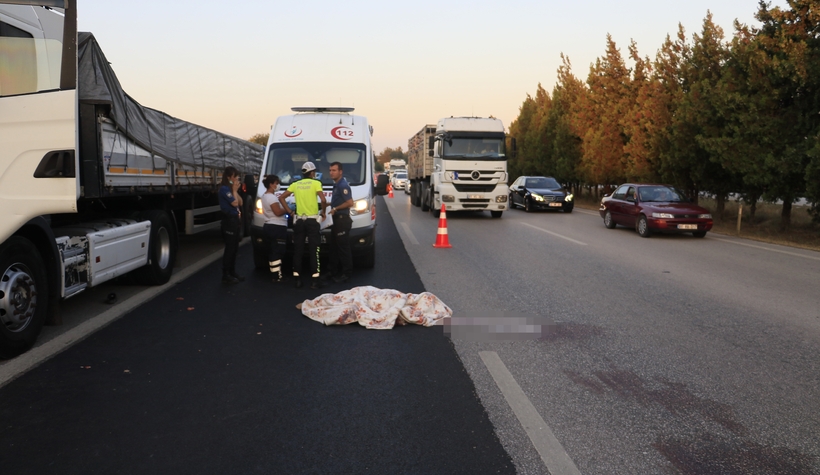 Akyazılı tır şoförü feci kazada can verdi