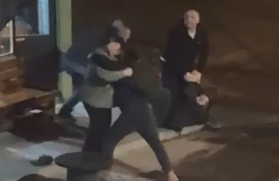 Alacak verecek kavgasında biri muhtar 2 kişi vuruldu