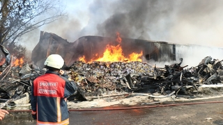 Alevlere teslim oldu, zarar büyük