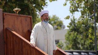 Ali Erbaş, Demokrasi Meydanı'nda cuma namazını kıldırdı