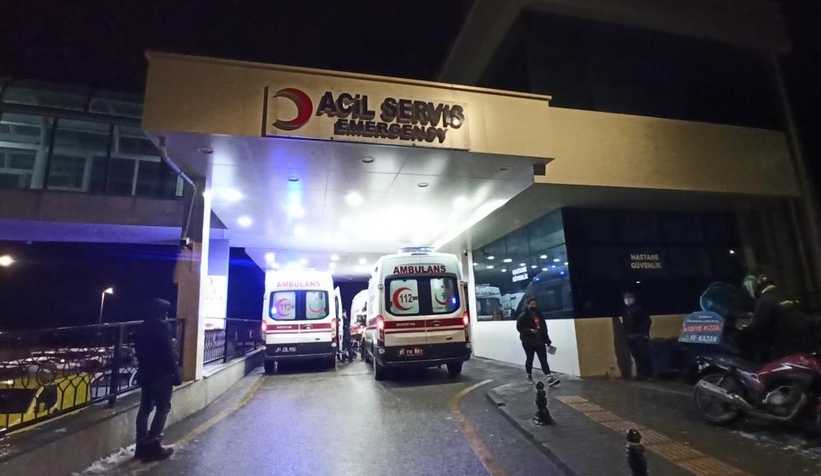 Alkol aldıkları sırada bıçaklandılar