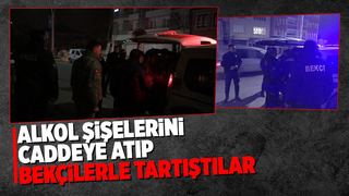 Alkol şişelerini caddeye attılar