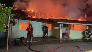 Alkollü şahıs, annesinin de içinde bulunduğu evi yaktı