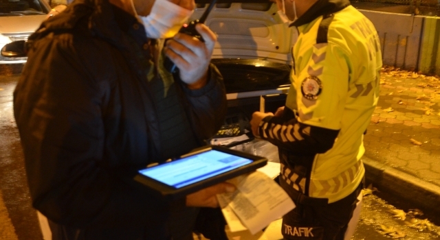 Alkollü sürücü polise enselendi