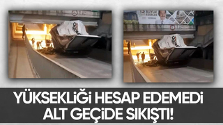 Alt geçide çarpan kamyonetin kasası paramparça oldu