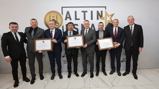 Altın esnaflar belgelerini aldı