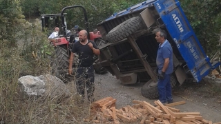 Altındere'de traktör devrildi
