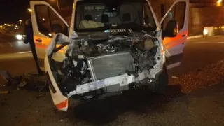 Ambulans ile işçi taşıyan minibüs çarpıştı: 8 yaralı