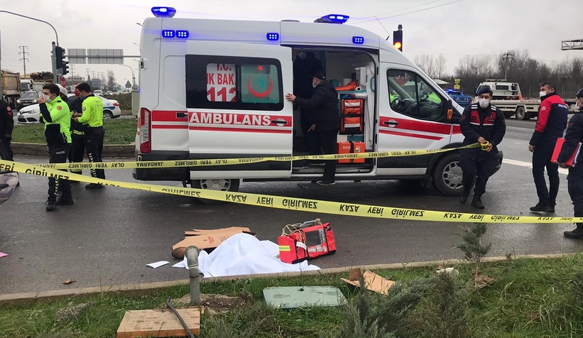 Ambulans otomobile çarpıştı: 1 ölü 2 yaralı