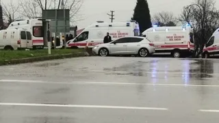 Ambulans ve işçi servisinin çarpıştı: 11 yaralı var