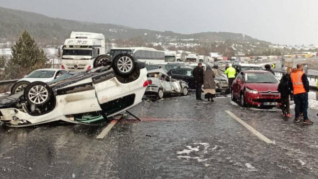 Anadolu Otoyolu'nda zincirleme kaza: 2 yaralı