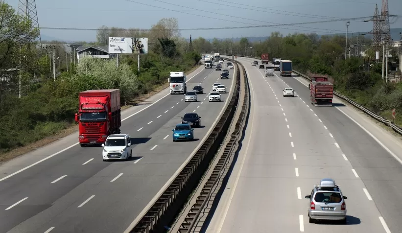 Anadolu Otoyolu Sakarya geçişinde akıcı bayram trafiği