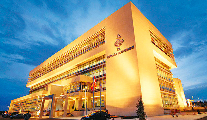 Anayasa Mahkemesi, 9 yıldan uzun süren davaları hak ihlali saydı