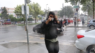 Aniden bastıran sağanak hayatı olumsuz etkiledi