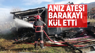 Anız ateşi barakayı küle çevirdi