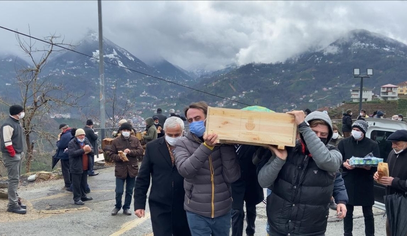 Anne Özçelik toprağa verildi