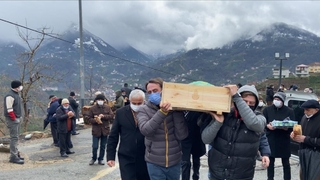 Anne Özçelik toprağa verildi