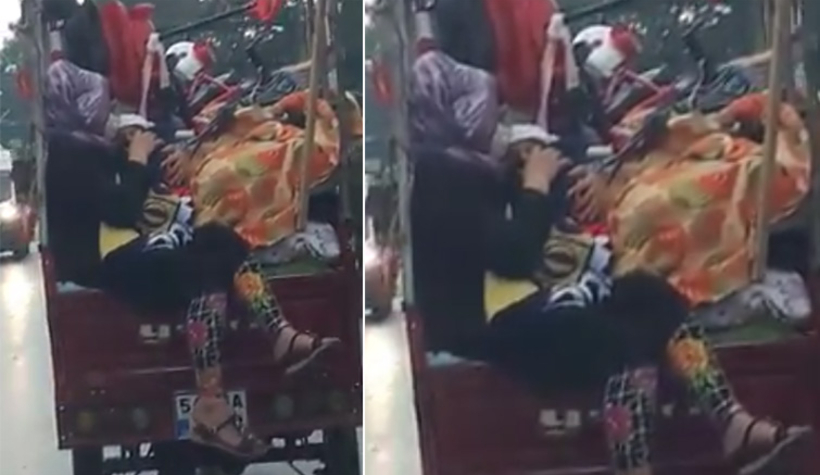 Anne ve bebeğinin kasada tehlikeli yolculuğu