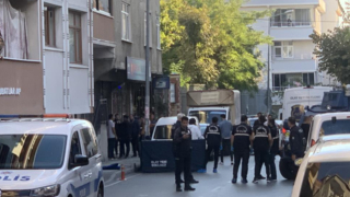 Annesinin başını kesip camdan aşağıya attı