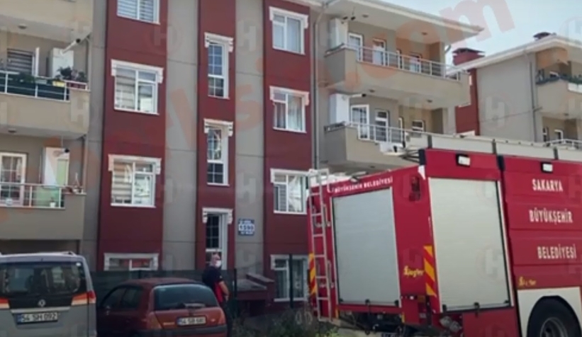 Annesiyle birlikte yaşadığı evi ateşe verdi