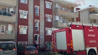 Annesiyle birlikte yaşadığı evi ateşe verdi