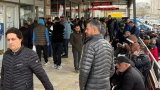 APP plaka değişiminde son gün; Ceza yememek için kuyruğa girdiler