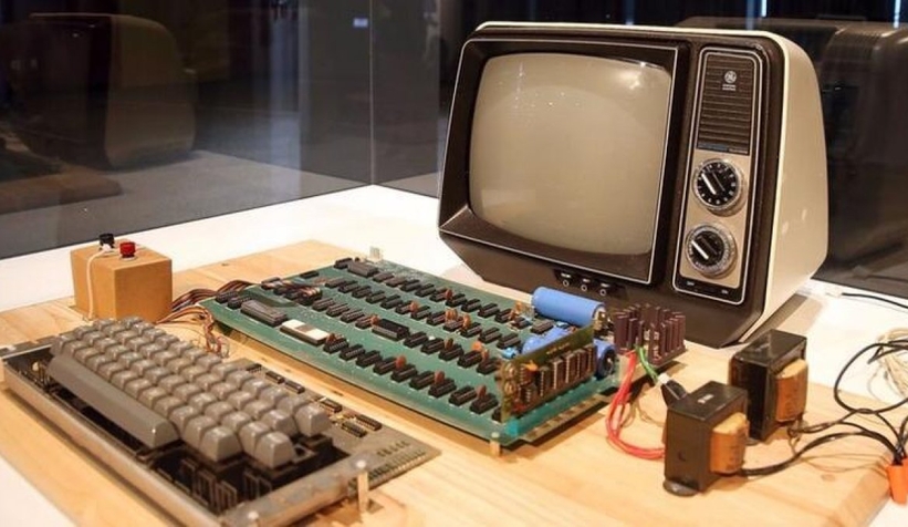 Apple'ın ilk bilgisayarı açık artırmaya çıktı