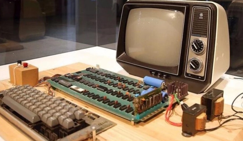 Apple’ın ilk bilgisayarı rekor fiyata satıldı