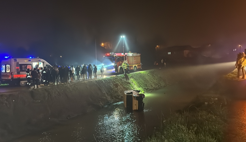 Araç dereye uçtu: 3 yaralı