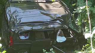 Araç şarampole yuvarlandı