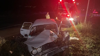 Araca, ardından duvara çarptı: 1 ağır yaralı