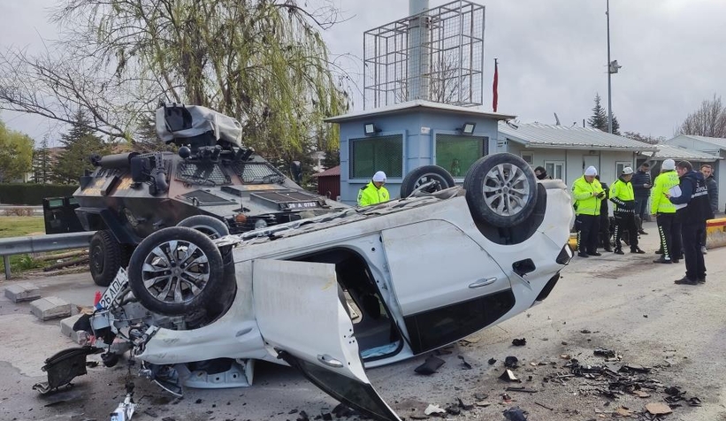 Aracıyla polis noktasına dalarak takla attı: 5’i polis 6 yaralı