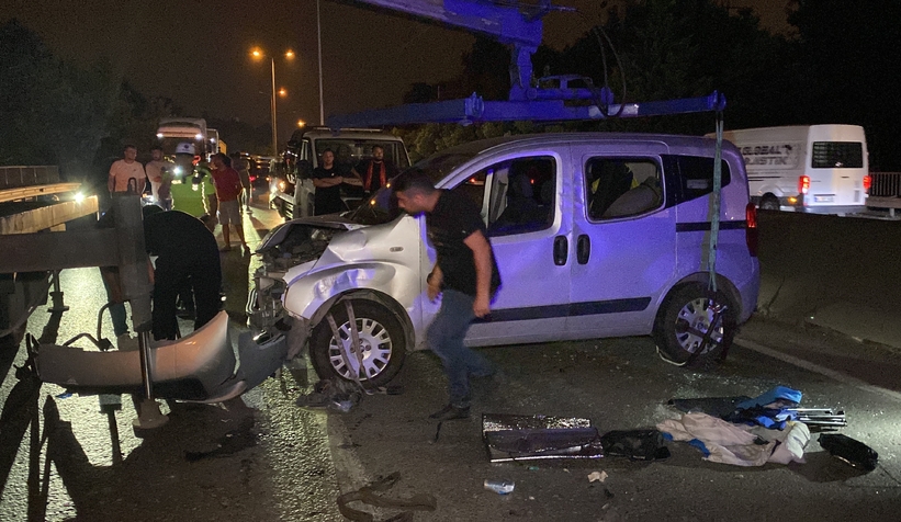Araçlar takla attı, trafik durdu: 4 yaralı