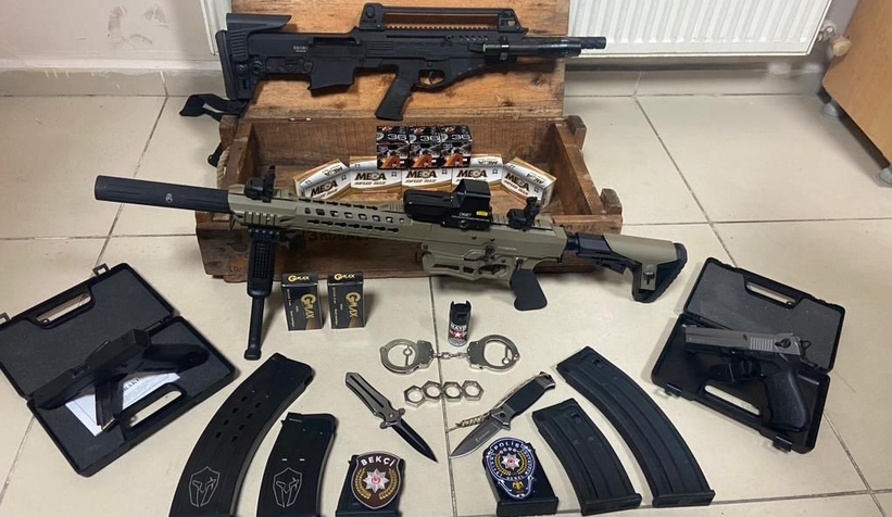 Araçta sadece kurusıkı ve tüfek var dedi, cephanelik çıktı