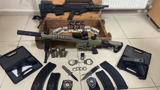 Araçta sadece kurusıkı ve tüfek var dedi, cephanelik çıktı