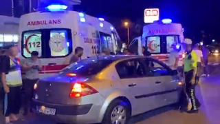 Marketten çıkan çocuklara çarptı