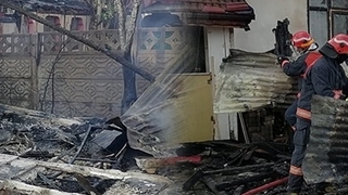 Arifiye’de iki ev yandı