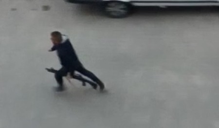 Arkadaşını sokak ortasında tüfekle öldürdü