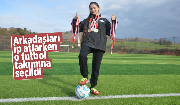 Arkadaşları ip atlarken o futbol takımına seçildi